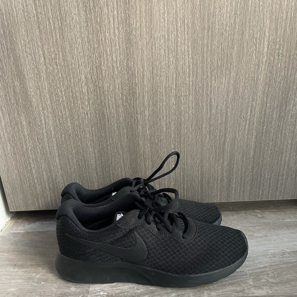Nike Tanjun— BRAND NEW